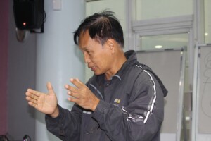 លោក Han Shin Win ពន្យល់អំពីកំណែទម្រង់កសិកម្មនៅប្រទេសហ្វីលីពីនដល់អ្នកចូលរួមផ្លាស់ប្តូរផ្សេងទៀត។