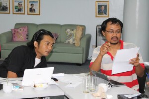 Yanu និង Bambang ឆ្លើយសំណួរបន្ទាប់ពីការធ្វើបទបង្ហាញអំពីសកម្មភាពផ្លាស់ប្តូររបស់ពួកគេ។