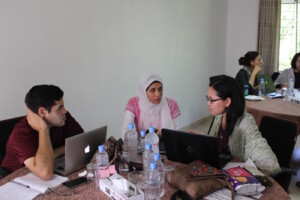 Small group discussions during the exchange debrief workshop with Sharif, Yasmine and Thi Thi.