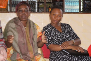 Lucie Boalo explaining a question in French while Claudine Tsongo listens.