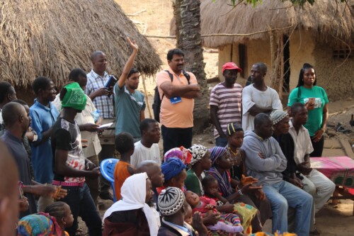 ការសង្កេតការប្រជុំសហគមន៍ដែលសម្របសម្រួលដោយ paralegals