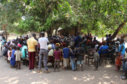 អ្នកចូលរួមសង្កេតការប្រជុំសហគមន៍